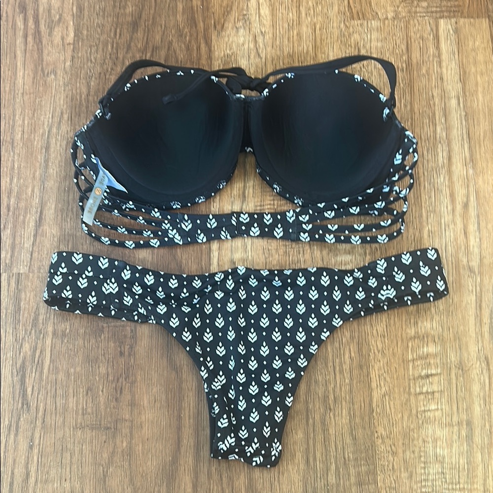 Black And White Patterned Bikini - image 3